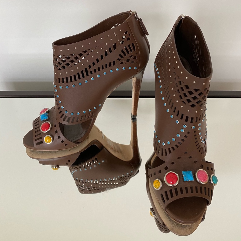 EUC Perforated Nut Brown Gucci Booties sz 39.5 - Picture 2 of 9